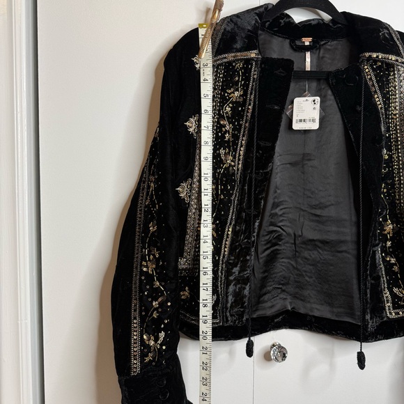 Free People Maxxie Bead Detail Velvet Jacket Black and Gold NWT $268 - Picture 12 of 12